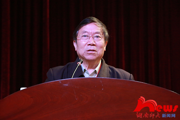 我校原校长张楚廷教授,中国高等教育学会副会长,上海师范大学原校长